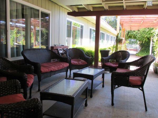 Patio seating area at Willapa Harbor Care Center