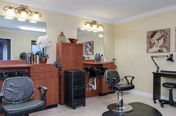 Beauty salon in Grand Villa of Englewood