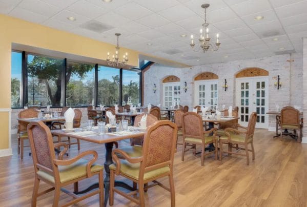 Grand Villa of Boynton Beach dining room