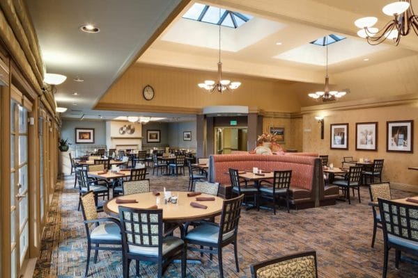 Residental Dining Area at The Reserve at Thousand Oaks