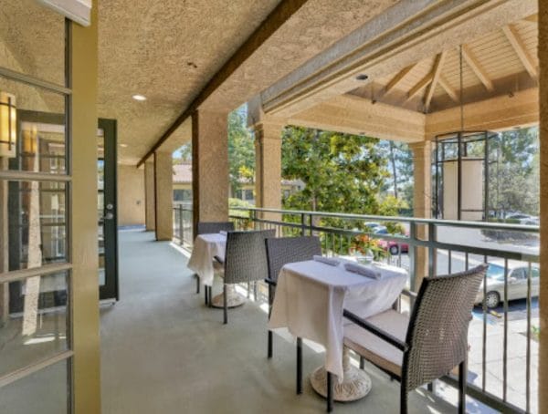 Outdoor Dining Area at The Reserve at Thousand Oaks