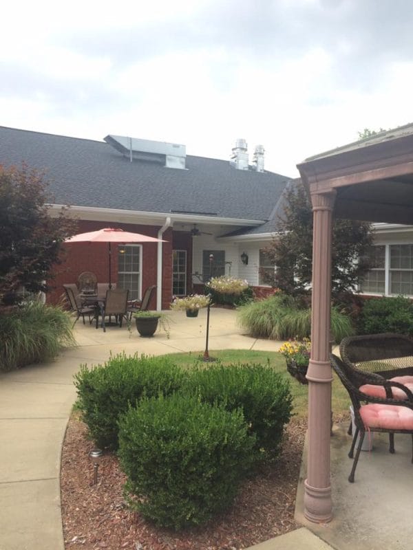 Courtyard and outdoor seating at Hamrick Highlands Assisted Living