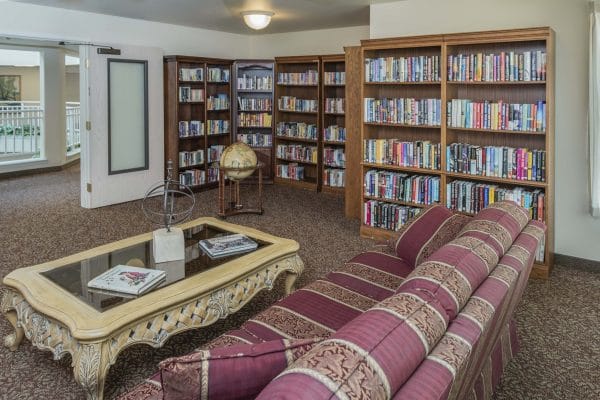 Library and living area in Vista de la Montana