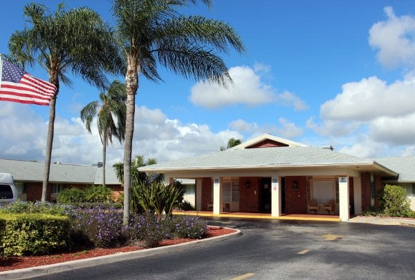 Wilton Manors Health and Rehabilitation Center building front exterior