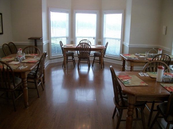 Ava Hills community dining room