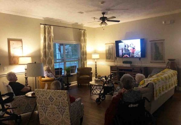 The Garden of Clanton residents watching tv in the coommuntiy living room