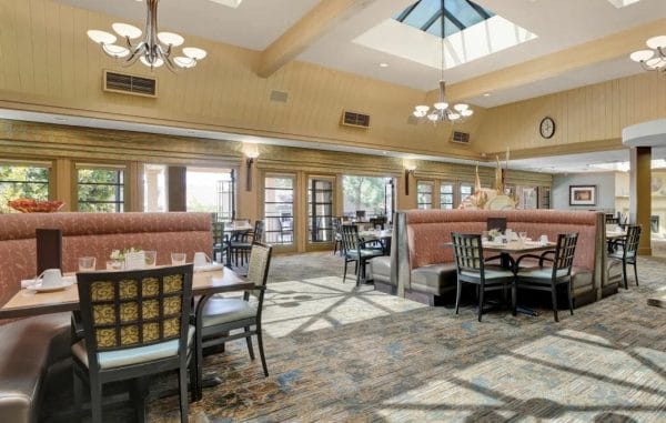 Residental Dining Room at The Reserve at Thousand Oaks