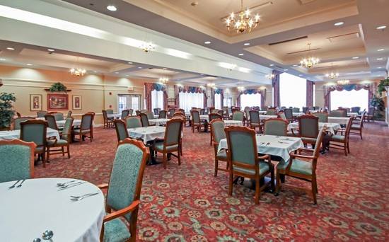The Waterford at Fairfield community dining room