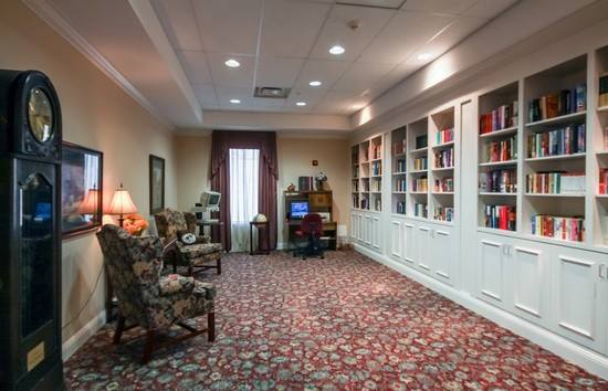 Resident library in The Waterford at Fairfield