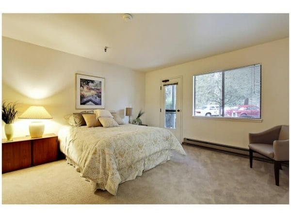 Evergreen Court model apartment bedroom