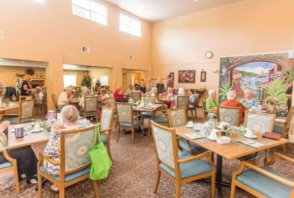 Community dining room in Fountain Crest