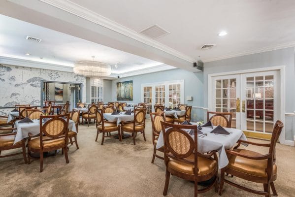 Arbor Terrace of Asheville assisted living room