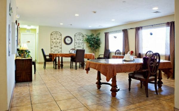 BeeHive Homes of Taylor Ranch Dining Rm