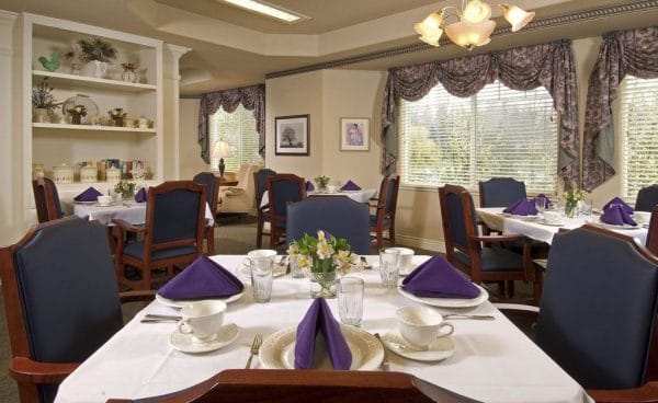 Community dining room at Aegis at Callahan House