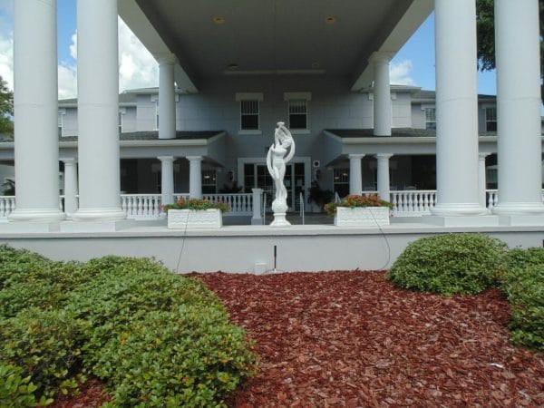 Statue at the entrance to Hampton Manor - Deerwood