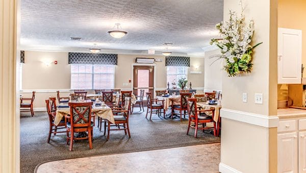 The Terrace at Grove Park community resident dining room