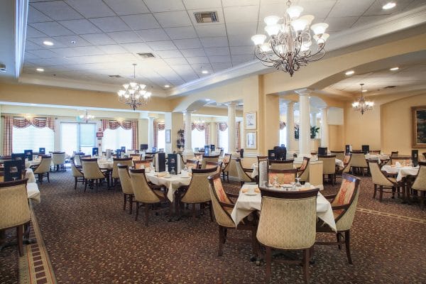 Aston Gardens at Parkland Commons dining room