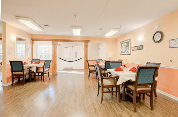 Falls River Court Dining Rm
