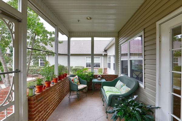 Porch and resident seating in Columbia Cottage - Florence