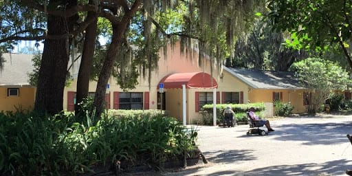 Exterior view of the entrance to Hanna Oaks Center for Independent and Assisted Living
