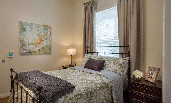 HarborChase of Sarasota resident bedroom