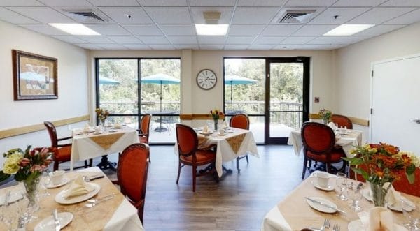 Heritage Place Senior Living Dining Rm