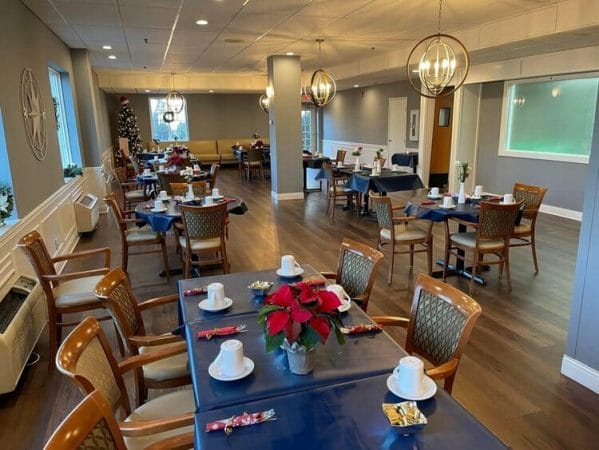 Haven at Lakewood community dining room
