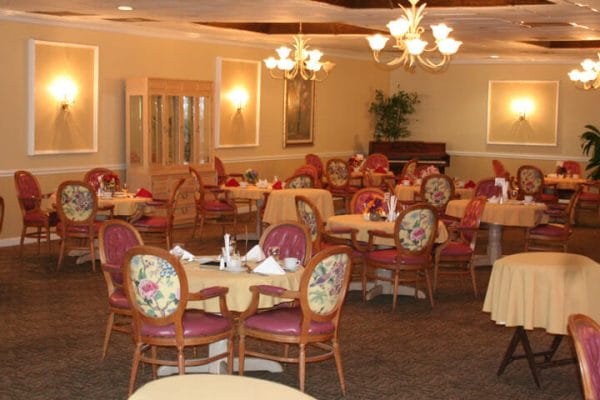 The Rose Garden of Orlando community dining room