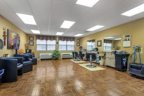 Barber shop and salon in Aberdeen Heights Assisted Living