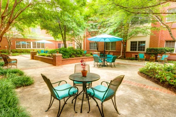 Magnolia Place of Roswell Courtyard