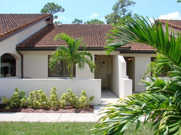 exterior picture of villa at Lely palms with side walk