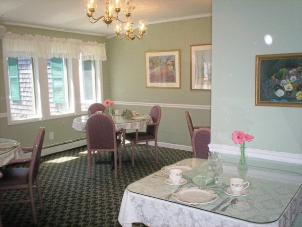 Rosewood Manor Dining Rm