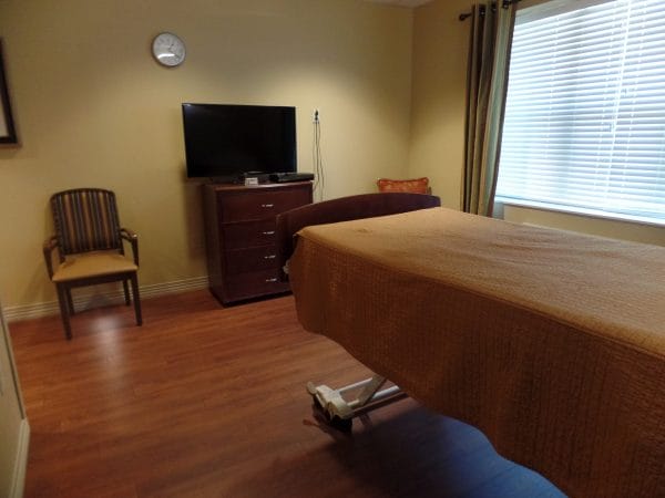 NHC Healthcare Lexington bedroom