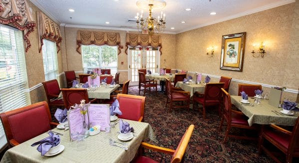 Savannah Court of Maitland dining room with comfortable red chairs and large tables