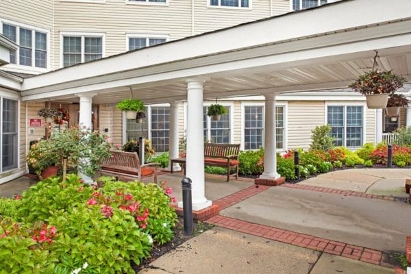 Sunrise of Smithtown Covered Entryway