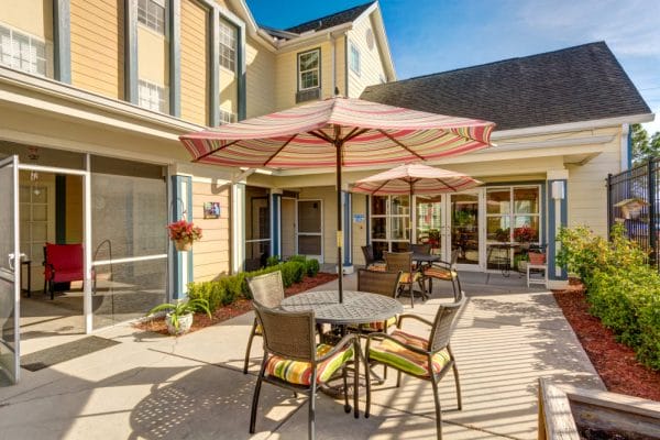 Elevated Estates at New Port Richey courtyard with umbrella covered tables