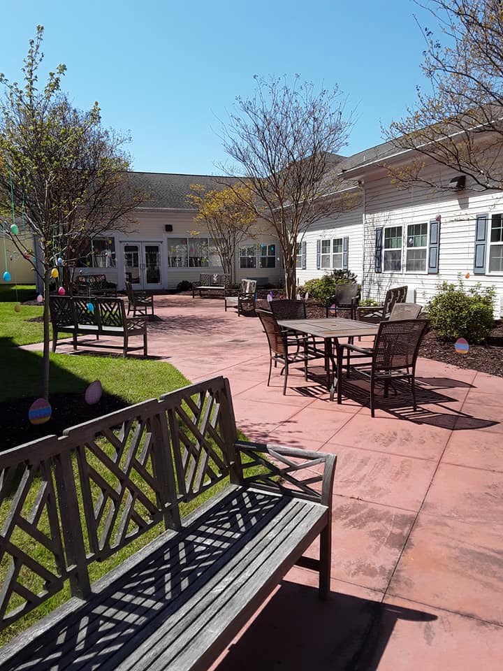 Park benches and sitting areas on The Waterford at Virginia Beach patio courtyard