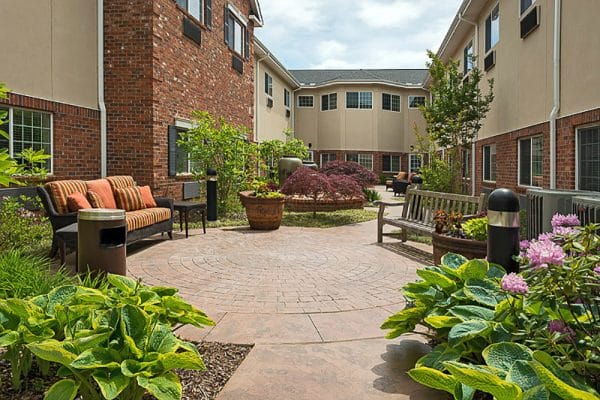 Lake Pointe Landing outdoor courtyard with lush plants and benches