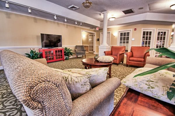 Brookdale New Hope common area with couches and stuffed chairs