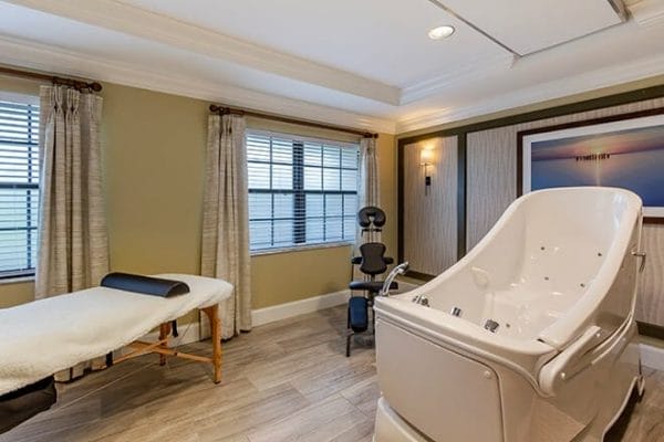 Hyrotherapy tub and spa in Brookdale Sarasota Midtown