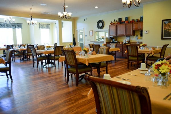 Resident dining room in Brookdale Spring Hill