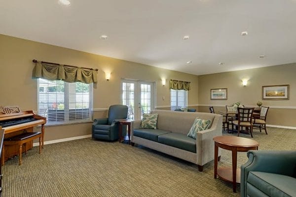 Living room and common area in Brookdale Deer Creek Sarasota