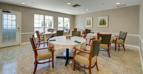 Arden Courts of Fort Myers community dining room