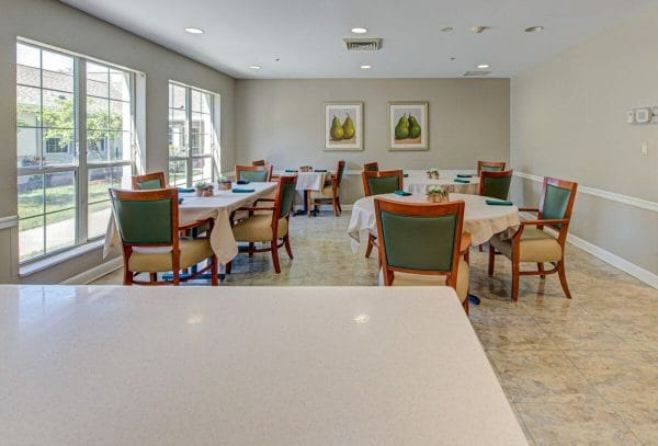 Dining room in Arden Courts of Fort Myers