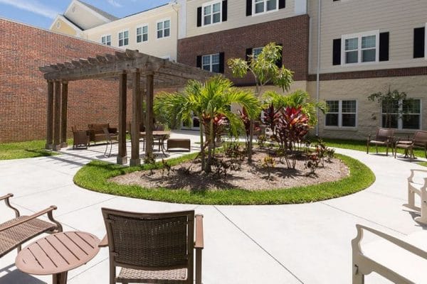 Resident courtyard with trellis and seating for residents of Gladwell at Atria Senior Living