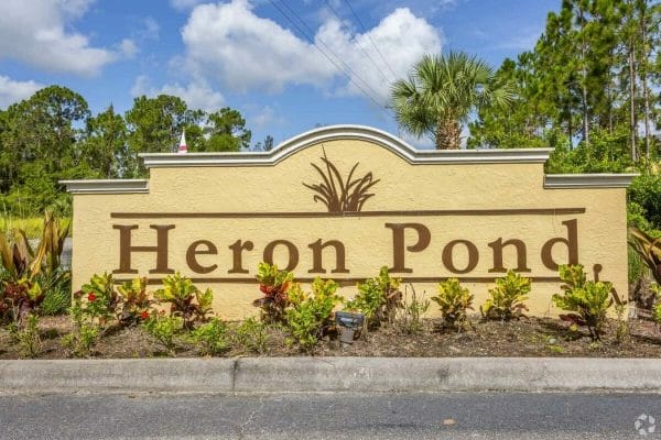 Heron Pond welcome sign at entrance
