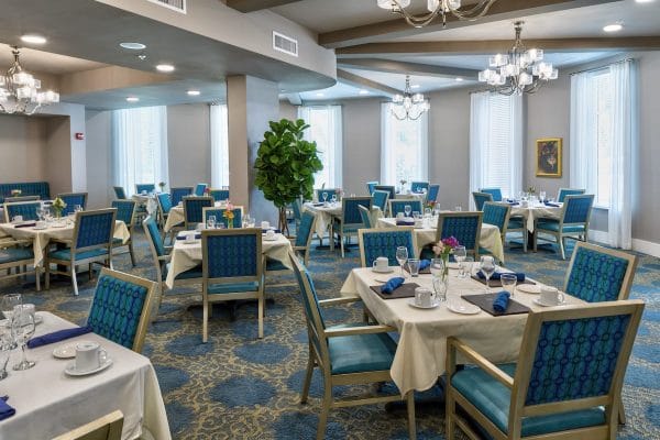 Community dining room in Discovery Village at Westchase