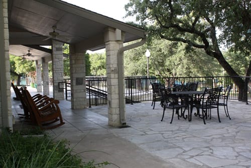 Country Oaks at Hamilton Creek outside dining