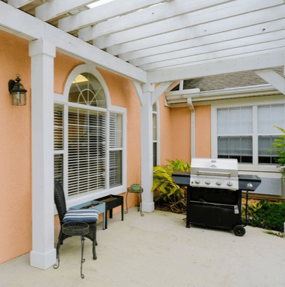 Grand Villa of Palm Coast patio and barbecue