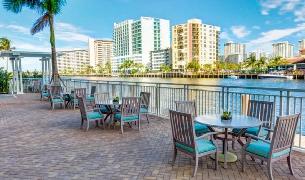 Outside dining tables overlooking the intercoastal waterway on the grounds of The Meridian at Waterways